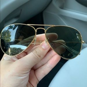 Classic Aviator. Slight scuff but good condition.